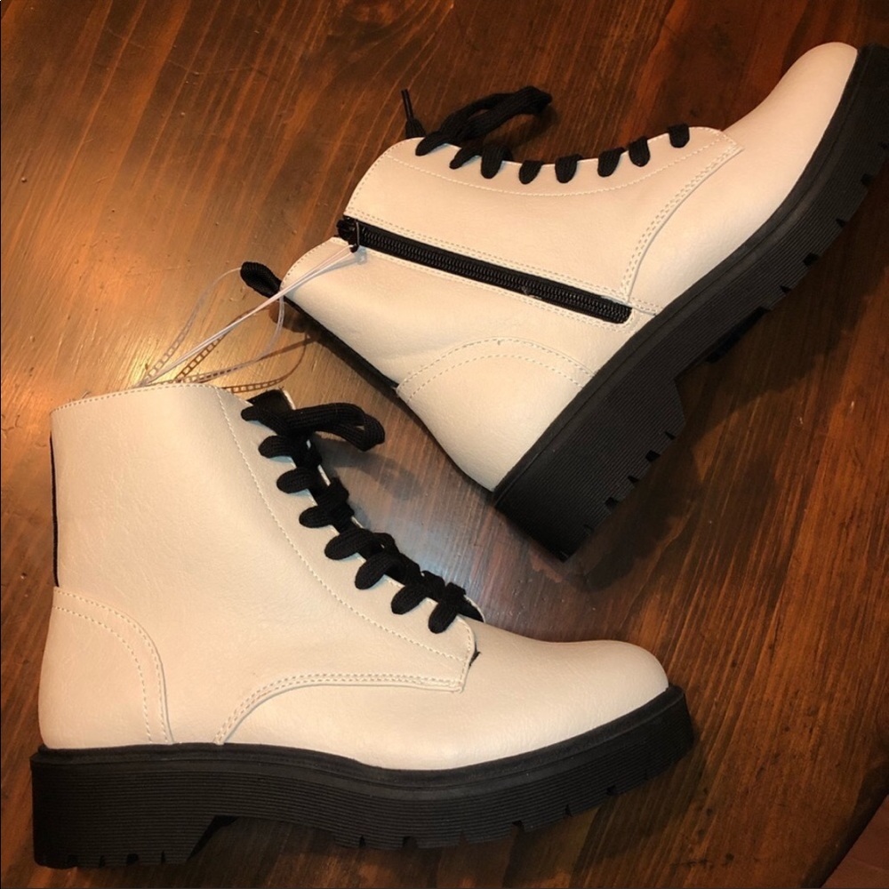 Report Cream Boots 7.5
